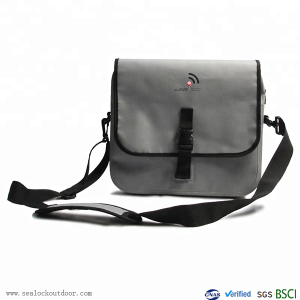 Is de laptoptas waterdicht?