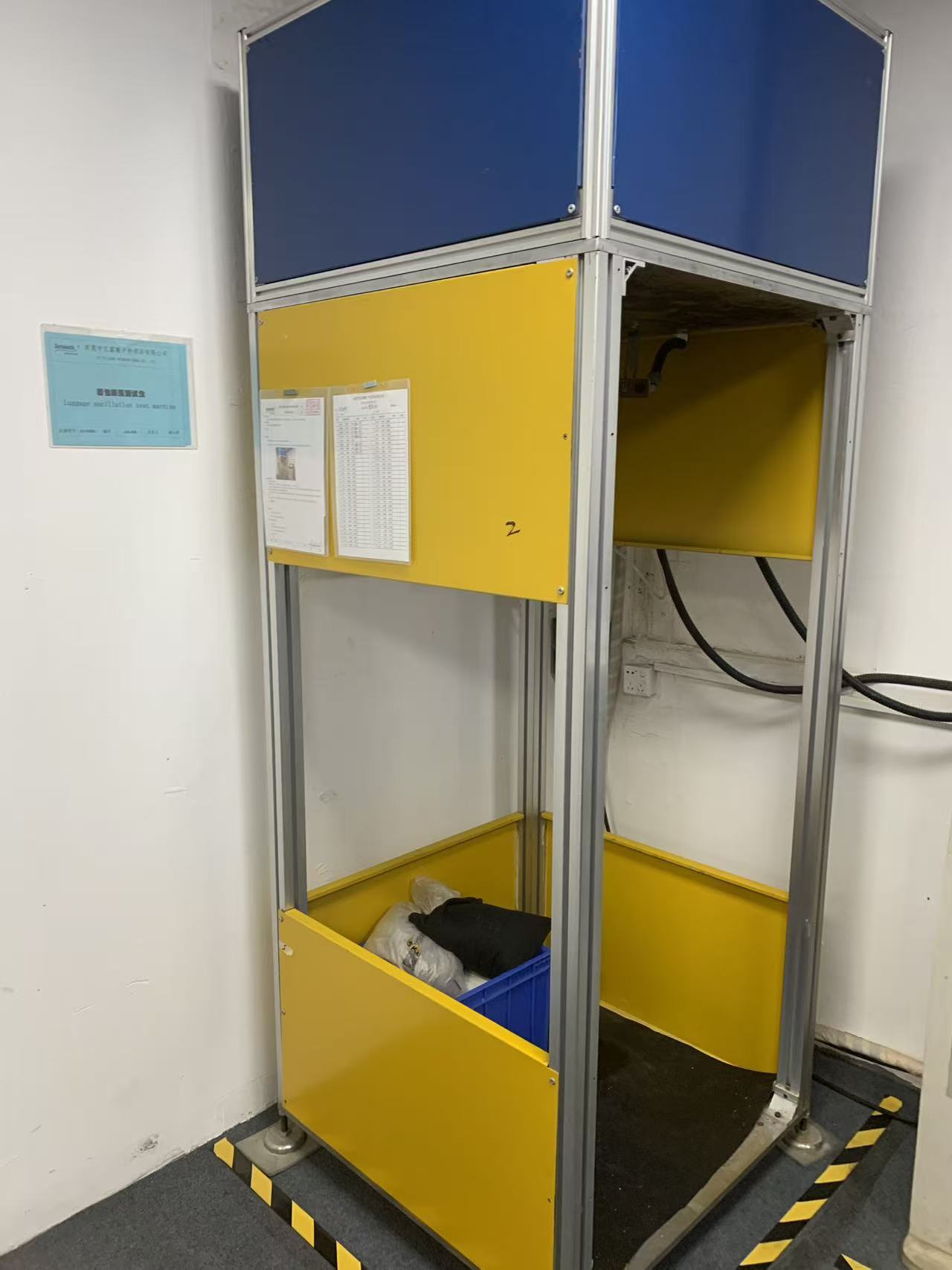 Binnen in het Sealock Lab: de bagage-oscillatie-impacttester (XE-I09BA)